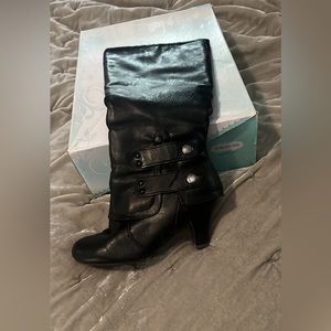 Black heeled boot